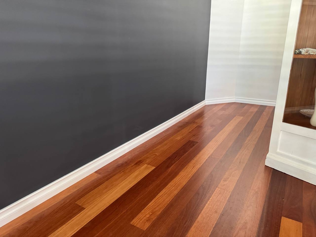 Lambs tongue skirting boards